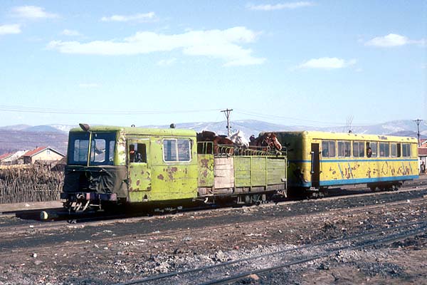 Mixed train at Sanrenban